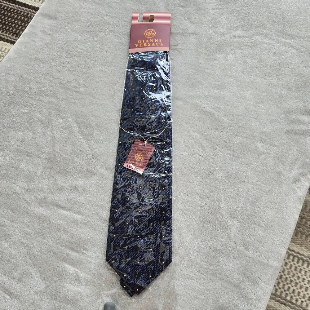 Gianni Versace V2 Silk Tie new in package